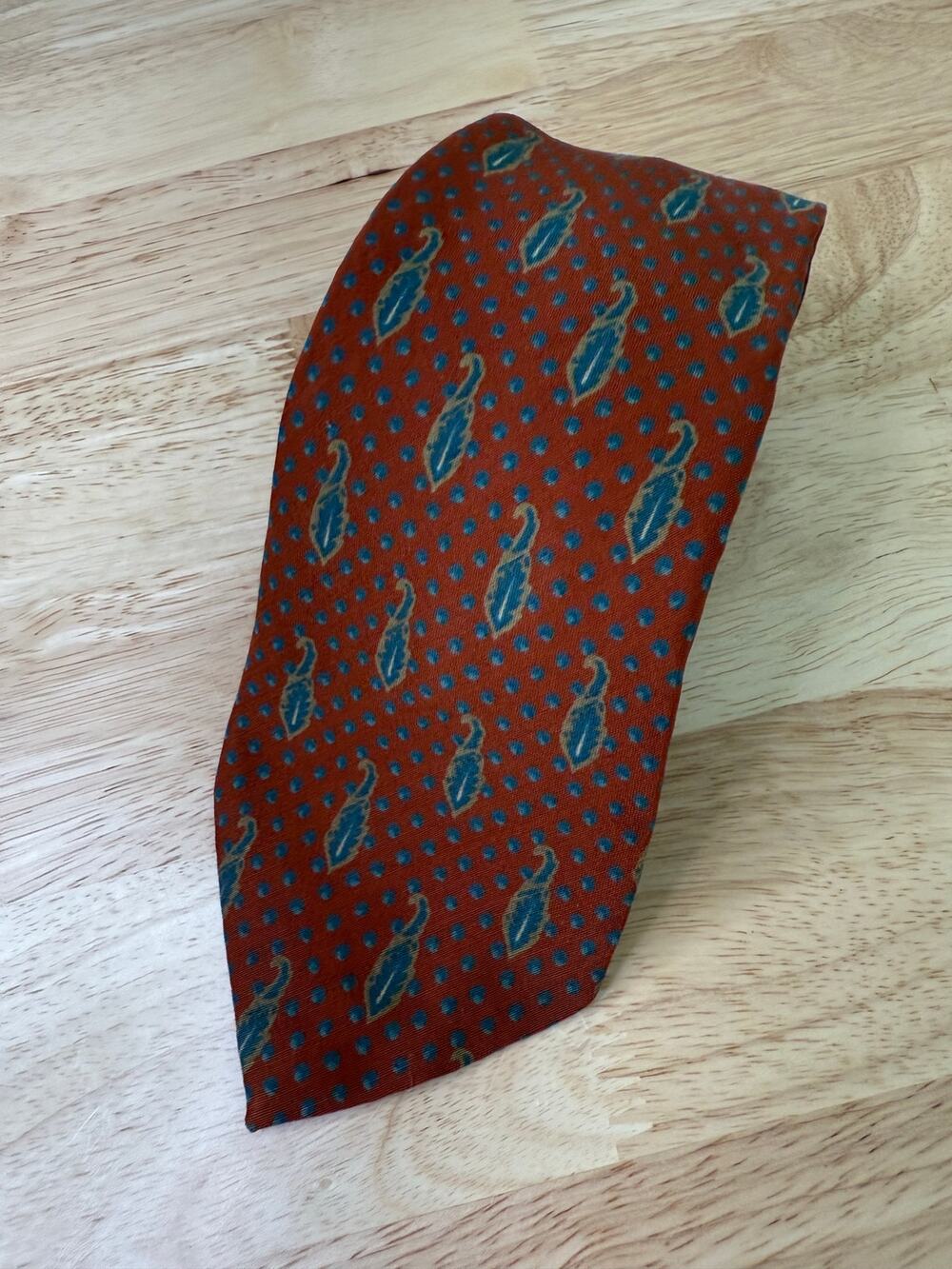 The Metropolitan Museum of Art Men's Silk Neck Tie Terracotta Feather Paisley JL